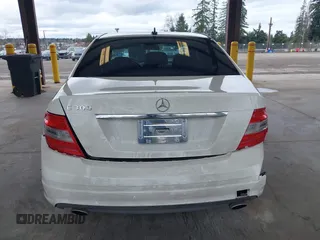 2008 Mercedes-Benz C 300 Sport z VIN WDDGF54X48F117547, wystawiony jako IAAI lot #41764470 z przebiegiem 93 631 mil mil oraz . Historia ofert i sprzedaży dostępna na DreamBid. Obrazek 17.