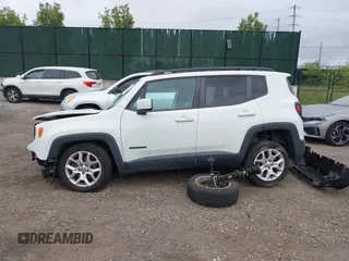 2017 Jeep Renegade Latitude z VIN ZACCJBBB4HPG04483, wystawiony jako IAAI lot #42252208 z przebiegiem 68 088 mil mil oraz . Historia ofert i sprzedaży dostępna na DreamBid. Obrazek 13.