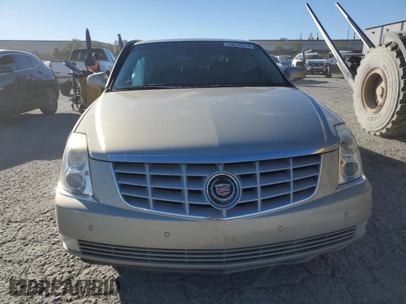 2007 Cadillac DTS Performance z VIN 1G6KD57907U187194, wystawiony jako Copart lot #79310374 z przebiegiem 108 144 mil mil oraz Szkoda całkowita • Salvage title. Historia ofert i sprzedaży dostępna na DreamBid. Obrazek 5.
