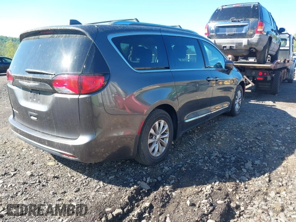 2018 Chrysler Pacifica Touring L with VIN 2C4RC1BG1JR112084, listed as a IAAI auction lot 42206441 with 163,952 mi miles and . Bid and sale history available at DreamBid. Image 4.