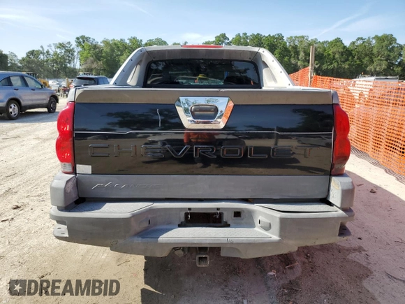 2002 Chevrolet Avalanche with VIN 3GNEC13T52G114056, listed as a Copart auction lot 58033535 with 332,160 mi miles and Salvage title. Bid and sale history available at DreamBid. Image 6.