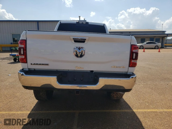 2022 Ram 2500 Laramie z VIN 3C6UR5FJ3NG219405, wystawiony jako Copart lot #60225984 z przebiegiem 9 213 mil mil oraz Szkoda całkowita • Salvage title. Historia ofert i sprzedaży dostępna na DreamBid. Obrazek 6.
