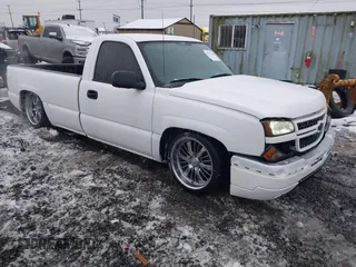 2006 Chevrolet Silverado 1500 Work Truck with VIN 1GCEC14X66Z105804, listed as a IAAI auction lot 41573768 with 132,196 mi miles. Bid and sale history available at carsss.com. Image 1.