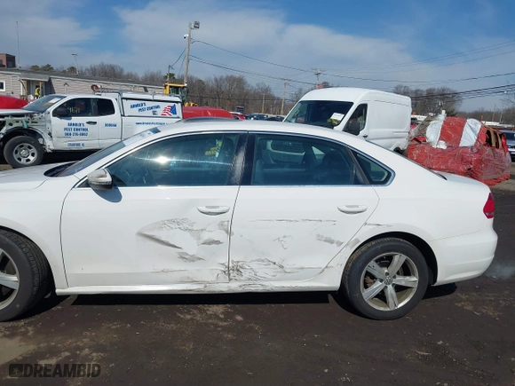 2012 Volkswagen Passat SE with VIN 1VWBP7A38CC020227, listed as a IAAI auction lot 41644536 with 227,205 mi miles. Bid and sale history available at carsss.com. Image 18.