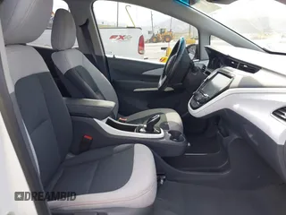 2020 Chevrolet Bolt EV LT z VIN 1G1FY6S06L4129658, wystawiony jako IAAI lot #42372460 z przebiegiem 43 417 mil mil oraz . Historia ofert i sprzedaży dostępna na DreamBid. Obrazek 5.