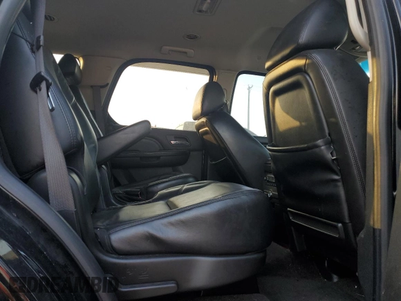 2010 Cadillac Escalade z VIN 1GYUKAEF8AR184514, wystawiony jako Copart lot #73656034 z przebiegiem 146 172 mil mil oraz Szkody całkowita. Historia ofert i sprzedaży dostępna na DreamBid. Obrazek 11.