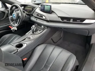 2019 BMW i8 z VIN WBY2Z6C57K7D00400, wystawiony jako Copart lot #63623433 z przebiegiem 4255 mil mil oraz . Historia ofert i sprzedaży dostępna na DreamBid. Obrazek 8.