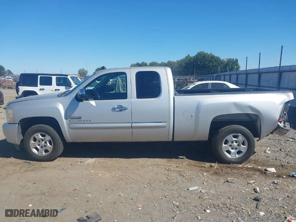 2011 Chevrolet Silverado 1500 LT with VIN 1GCRCSE0XBZ133317, listed as a IAAI auction lot 40613235 with 96,334 mi miles. Bid and sale history available at carsss.com. Image 14.