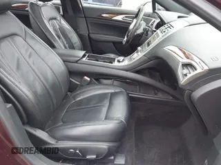 2017 Lincoln MKZ Select z VIN 3LN6L5CC3HR620854, wystawiony jako IAAI lot #41042376 z przebiegiem 131 517 mil mil oraz . Historia ofert i sprzedaży dostępna na DreamBid. Obrazek 5.