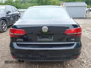 2017 Volkswagen Jetta S z VIN 3VW2B7AJ3HM303198, wystawiony jako IAAI lot #42651056 z przebiegiem 126 253 mil mil oraz . Historia ofert i sprzedaży dostępna na DreamBid. Obrazek 17.