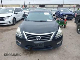 2014 Nissan Altima SL with VIN 1N4AL3AP2EC413882, listed as a IAAI auction lot 41300919 with 173,645 mi miles and . Bid and sale history available at DreamBid. Image 12.