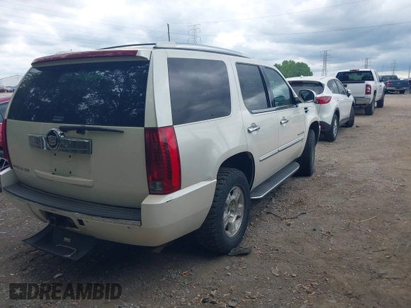 2007 Cadillac Escalade z VIN 1GYFK63827R333227, wystawiony jako IAAI lot #42253138 z przebiegiem 111 592 mil mil oraz . Historia ofert i sprzedaży dostępna na DreamBid. Obrazek 4.