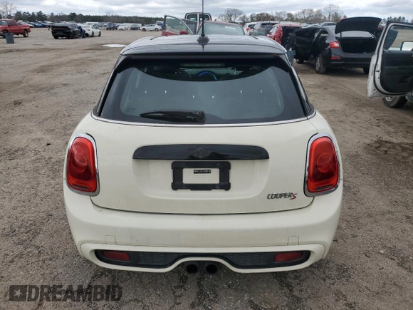 2015 MINI Hardtop 4 Door S z VIN WMWXU3C57FT892067, wystawiony jako Copart lot #46987555 z przebiegiem 66 235 mil mil oraz Szkoda całkowita • Salvage title. Historia ofert i sprzedaży dostępna na DreamBid. Obrazek 6.