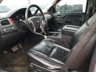 2011 Chevrolet Suburban LT z VIN 1GNSKJE34BR341094, wystawiony jako Copart lot #53376515 z przebiegiem 187 219 mil mil oraz Czysty tytuł • Clean title. Historia ofert i sprzedaży dostępna na DreamBid. Obrazek 7.