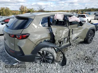 2023 Mazda CX-50 Premium z VIN 7MMVABDY7PN111138, wystawiony jako Copart lot #64731582 z przebiegiem 3917 mil mil oraz . Historia ofert i sprzedaży dostępna na DreamBid. Obrazek 4.