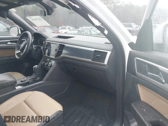 2023 Volkswagen Atlas SE z VIN 1V2KE2CA7PC208457, wystawiony jako IAAI lot #41479156 z przebiegiem 45 704 mil mil oraz . Historia ofert i sprzedaży dostępna na DreamBid. Obrazek 5.