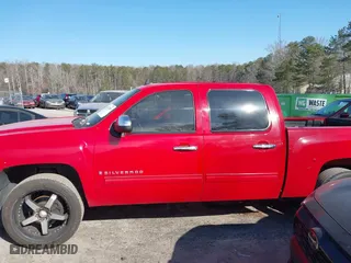 2009 Chevrolet Silverado 1500 LS with VIN 3GCEC13C39G120599, listed as a IAAI auction lot 41647089 with 201,828 mi miles. Bid and sale history available at carsss.com. Image 14.