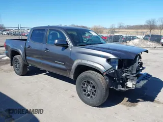 2019 Toyota Tacoma SR z VIN 3TMCZ5AN9KM275537, wystawiony jako IAAI lot #41694037 z przebiegiem 102 933 mil mil oraz . Historia ofert i sprzedaży dostępna na DreamBid. Obrazek 1.