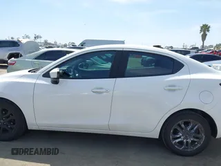 2017 Toyota Yaris z VIN 3MYDLBYV8HY172039, wystawiony jako IAAI lot #42327155 z przebiegiem 100 561 mil mil oraz . Historia ofert i sprzedaży dostępna na DreamBid. Obrazek 15.
