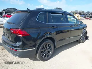 2024 Volkswagen Tiguan SE z VIN 3VV3B7AX8RM192033, wystawiony jako IAAI lot #41568271 z przebiegiem 2 851 mil mil oraz . Historia ofert i sprzedaży dostępna na DreamBid. Obrazek 4.