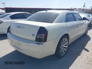 2005 Chrysler 300 with VIN 2C3JA63H55H575644, listed as a IAAI auction lot 41832290 with 184,108 mi miles. Bid and sale history available at carsss.com. Image 4.