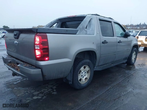 2007 Chevrolet Avalanche LT w/3LT with VIN 3GNFK12397G130146, listed as a IAAI auction lot 40836657 with 319,028 mi miles. Bid and sale history available at carsss.com. Image 4.