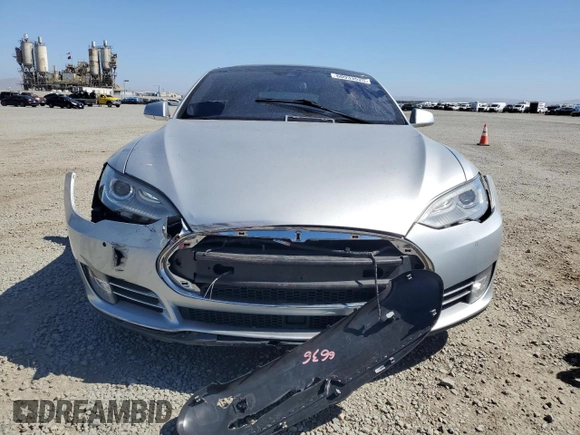 2016 Tesla Model S 90D z VIN 5YJSA1E4XGF115997, wystawiony jako Copart lot #60933525 z przebiegiem Nie podano mil oraz Szkoda całkowita • Salvage title. Historia ofert i sprzedaży dostępna na DreamBid. Obrazek 5.