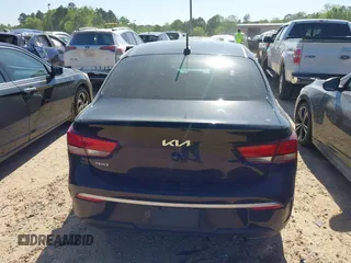 2022 Kia Rio LX z VIN 3KPA24AD9NE458402, wystawiony jako IAAI lot #42046422 z przebiegiem 30 137 mil mil oraz . Historia ofert i sprzedaży dostępna na DreamBid. Obrazek 16.