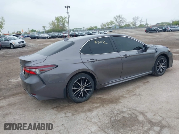 2023 Toyota Camry SE z VIN 4T1G11AK2PU088324, wystawiony jako IAAI lot #42173302 z przebiegiem 72 239 mil mil oraz . Historia ofert i sprzedaży dostępna na DreamBid. Obrazek 4.