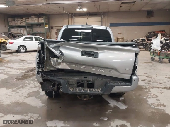 2018 Toyota Tacoma SR with VIN 3TMCZ5AN1JM149820, listed as a IAAI auction lot 41706358 with NaN miles. Bid and sale history available at carsss.com. Image 16.