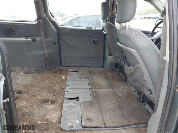 2006 Dodge Grand Caravan SE with VIN 1D4GP24R86B565692, listed as a IAAI auction lot 42038975 with 215,713 mi miles. Bid and sale history available at carsss.com. Image 8.
