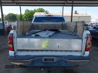 2005 Chevrolet Silverado 1500 Work Truck with VIN 1GCEC14V75Z152255, listed as a IAAI auction lot 42029731 with 270,545 mi miles. Bid and sale history available at carsss.com. Image 17.