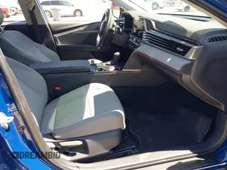 2025 Toyota Camry LE with VIN 4T1DAACK3SU104152, listed as a IAAI auction lot 42039337 with 1,423 mi miles and . Bid and sale history available at DreamBid. Image 5.