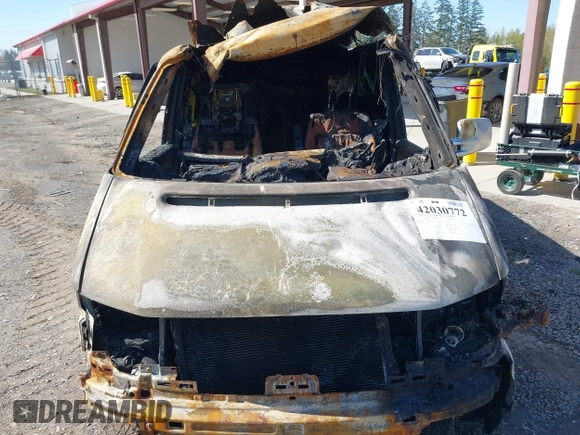 2003 Volkswagen EuroVan MV with VIN WV2MB47073H043489, listed as a IAAI auction lot 42030772 with Not Provided miles and . Bid and sale history available at DreamBid. Image 6.