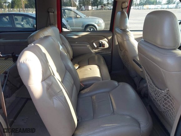 1996 GMC Suburban with VIN 1GKFK16R4TJ742646, listed as a IAAI auction lot 42004439 with 196,923 mi miles. Bid and sale history available at carsss.com. Image 8.