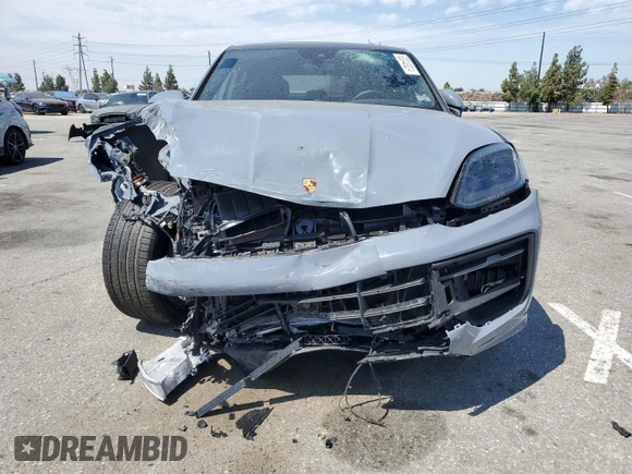 2024 Porsche Cayenne S z VIN WP1BL2AY8RDA60242, wystawiony jako Copart lot #63040024 z przebiegiem Nie podano mil oraz Szkoda całkowita • Salvage title. Historia ofert i sprzedaży dostępna na DreamBid. Obrazek 5.