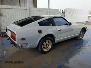 1982 Datsun 280ZX z VIN JN1HZ04S5CX431646, wystawiony jako Copart lot #55607255 z przebiegiem 173 546 mil mil oraz Tytuł czysty. Historia ofert i sprzedaży dostępna na DreamBid. Obrazek 3.