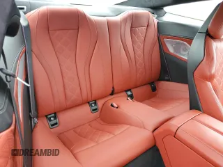 2020 BMW M8 z VIN WBSAE0C07LCD25423, wystawiony jako Copart lot #58272065 z przebiegiem 102 346 mil mil oraz Czysty tytuł • Clean title. Historia ofert i sprzedaży dostępna na DreamBid. Obrazek 10.