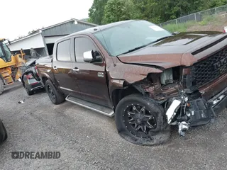 2017 Toyota Tundra Platinum с VIN 5TFAY5F1XHX665419, выставлен на аукционе IAAI как лот 42271328 с пробегом 111 633 миль миль и . История ставок и продаж доступна на DreamBid. Изображение 1.