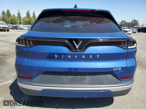 2023 VinFast VF 8 Plus z VIN RLLV1AFA6PH003270, wystawiony jako Copart lot #73207074 z przebiegiem 32 418 mil mil oraz Szkody całkowita. Historia ofert i sprzedaży dostępna na DreamBid. Obrazek 6.