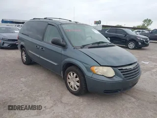 2006 Chrysler Town & Country Touring z VIN 2A4GP54L96R805418, wystawiony jako IAAI lot #42074221 z przebiegiem 162 747 mil mil oraz . Historia ofert i sprzedaży dostępna na DreamBid. Obrazek 1.