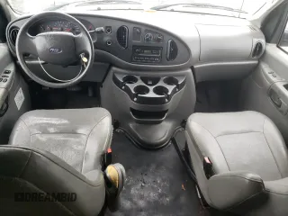 2007 Ford Econoline Cargo Commercial z VIN 1FTNE24WX7DB07027, wystawiony jako Copart lot #57235925 z przebiegiem 129 955 mil mil oraz Czysty tytuł • Clean title. Historia ofert i sprzedaży dostępna na DreamBid. Obrazek 8.