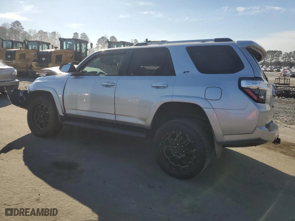 2019 Toyota 4Runner SR5 with VIN JTEBU5JR1K5640677, listed as a Copart auction lot 45236155 with 0 mi miles and Salvage Title. Bid and sale history available at carsss.com. Image 2.
