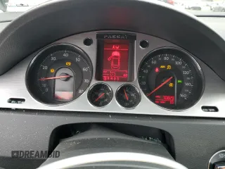 2008 Volkswagen Passat z VIN WVWCU73C58P028217, wystawiony jako Copart lot #52451275 z przebiegiem 70 829 mil mil oraz Szkoda całkowita • Salvage title. Historia ofert i sprzedaży dostępna na DreamBid. Obrazek 9.