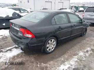2009 Honda Civic LX z VIN 2HGFA16579H338862, wystawiony jako IAAI lot #41569086 z przebiegiem 171 526 mil mil oraz . Historia ofert i sprzedaży dostępna na DreamBid. Obrazek 4.