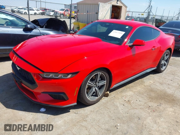 2024 Ford Mustang EcoBoost z VIN 1FA6P8TH8R5146979, wystawiony jako IAAI lot #42017450 z przebiegiem 6 253 mil mil oraz . Historia ofert i sprzedaży dostępna na DreamBid. Obrazek 2.