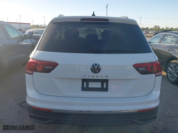 2024 Volkswagen Tiguan S with VIN 3VVRB7AX7RM041291, listed as a IAAI auction lot 41793818 with 24,004 mi miles. Bid and sale history available at carsss.com. Image 16.