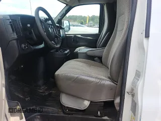 2012 Chevrolet Express Cargo z VIN 1GCWGFCA4C1170194, wystawiony jako IAAI lot #42381004 z przebiegiem 231 697 mil mil oraz . Historia ofert i sprzedaży dostępna na DreamBid. Obrazek 1.