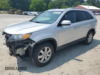 2012 Kia Sorento LX z VIN 5XYKT3A60CG200444, wystawiony jako Copart lot #60508715 z przebiegiem 47 935 mil mil oraz Czysty tytuł • Clean title. Historia ofert i sprzedaży dostępna na DreamBid. Obrazek 1.