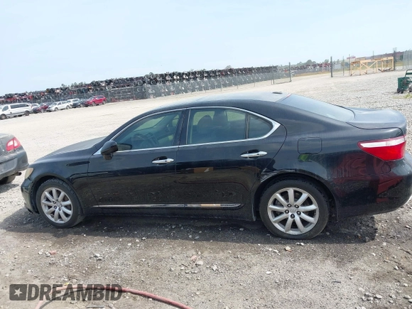 2007 Lexus LS 460 with VIN JTHBL46F475037342, listed as a IAAI auction lot 42027382 with 262,434 mi miles. Bid and sale history available at carsss.com. Image 14.